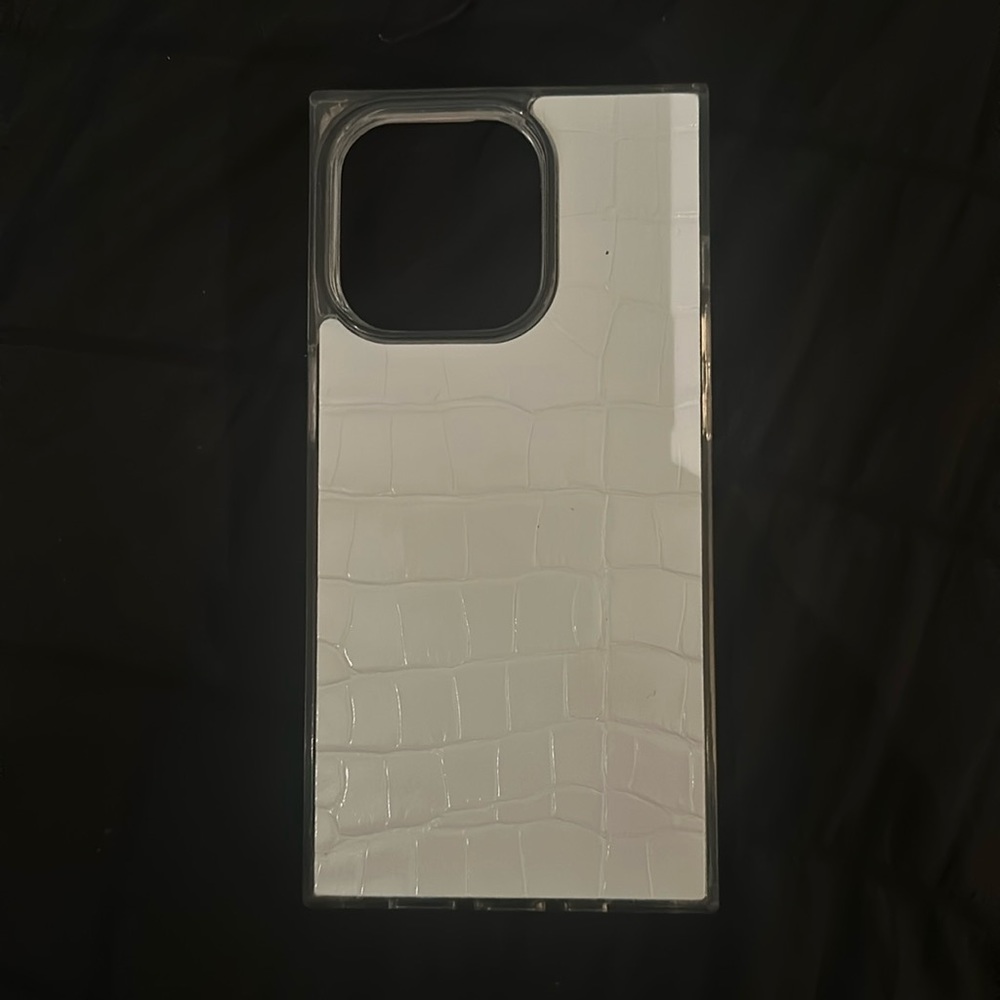 Flaunt IPhone 14 case never used white Gator